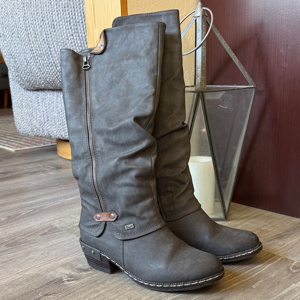 EUC Women's Tall Gray Sherpa lined Rieker Zip Boots